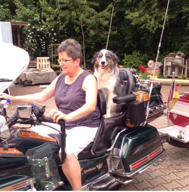 Hund Jacky mit Frauchen